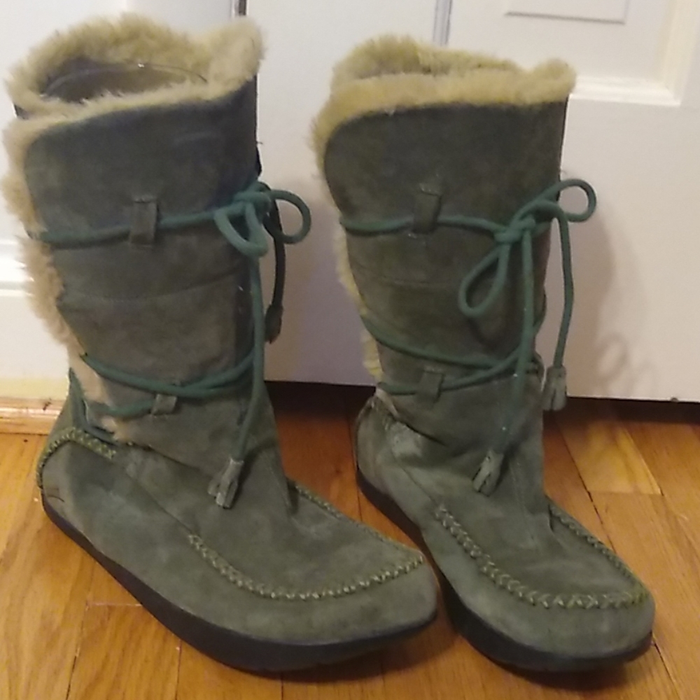 Earth shearling boots